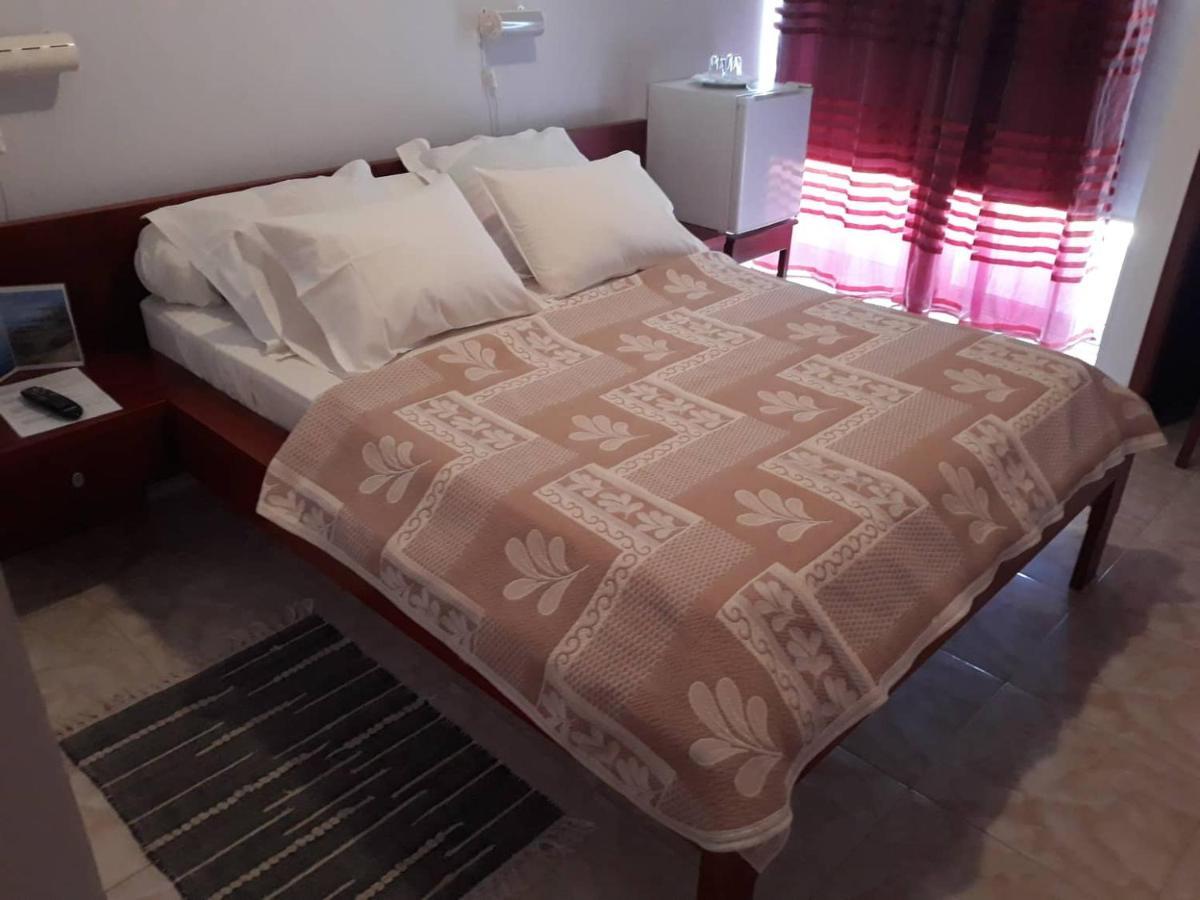 Yria Residencial Bed & Breakfast Porto Novo  Exterior photo